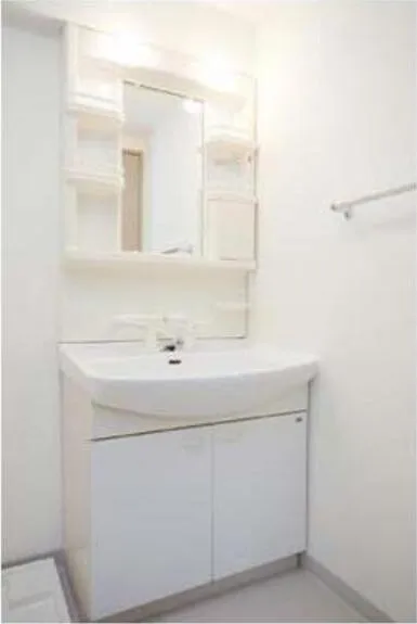 Lumiere Yutenji - Interior - ["Mirror", "Tap", "Sink"]