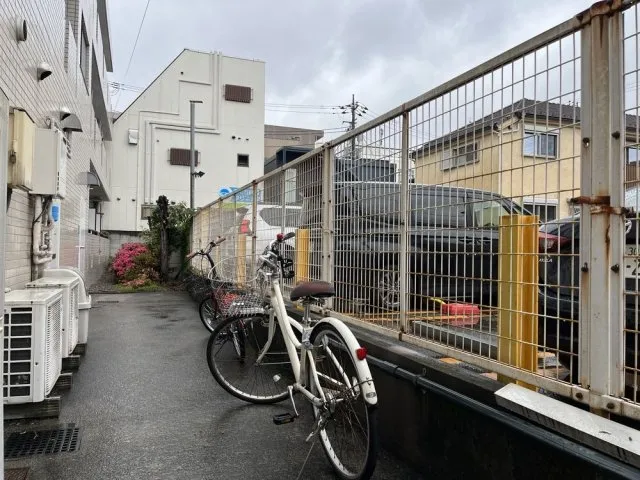 White Castle Kamisaginomiya - Exterior - ["Wheel", "Bicycle", "Bicycle wheel"]