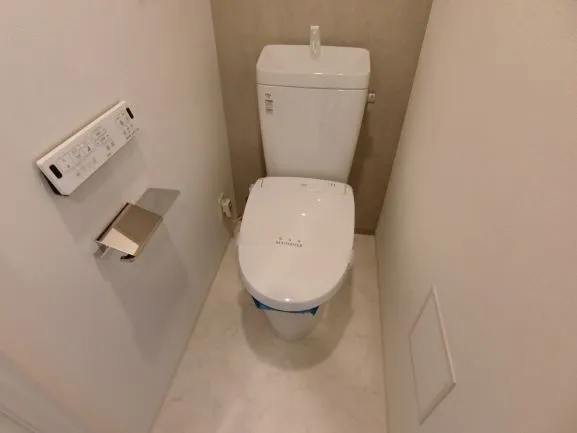 Reterras Magome - Interior - ["Toilet seat", "Toilet", "Plumbing fixture"]