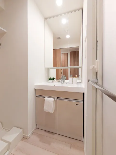 RJR Precia Kamata - Interior - ["Flooring", "Plumbing fixture", "Interior design"]