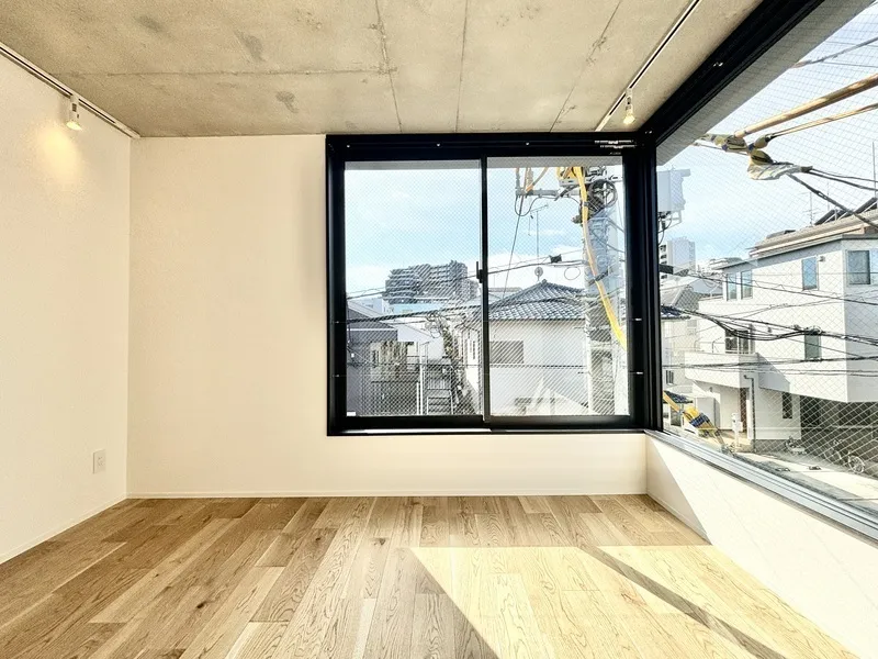 Trias242 - Interior - ["Flooring", "Ceiling", "Floor"]