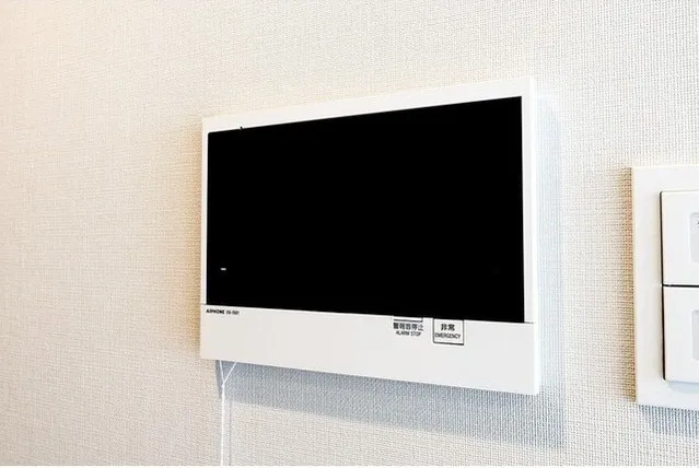 Lien Gotenyama - Interior - ["Television", "Rectangle", "Entertainment"]
