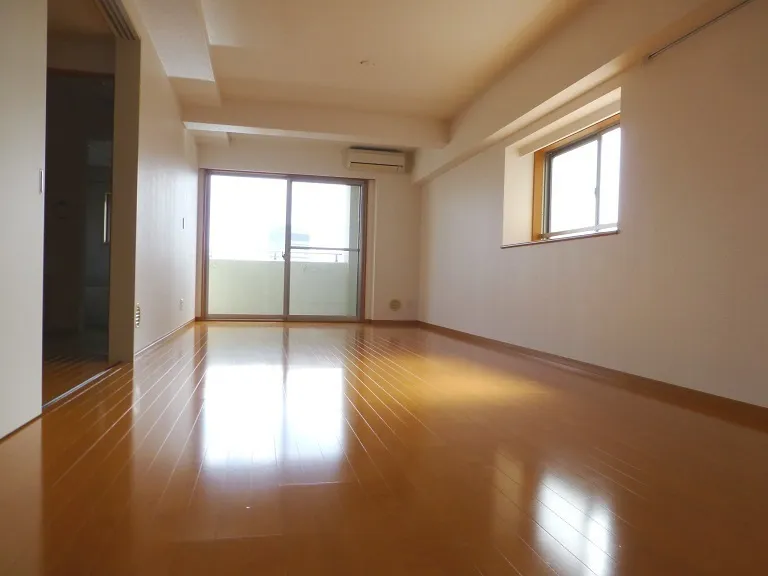 RESIDIA Shima Tsuyama - Interior - ["Flooring", "Floor", "Wood"]