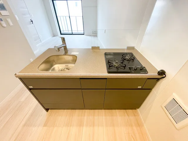 Preasvelta Minowa - Interior - ["Kitchen", "Plumbing fixture", "Countertop"]