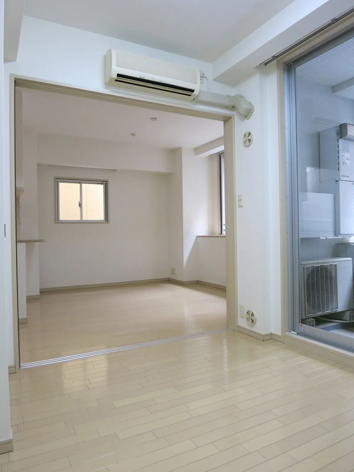 Doue Ginza East I - Interior - ["Building", "Fixture", "Wood"]