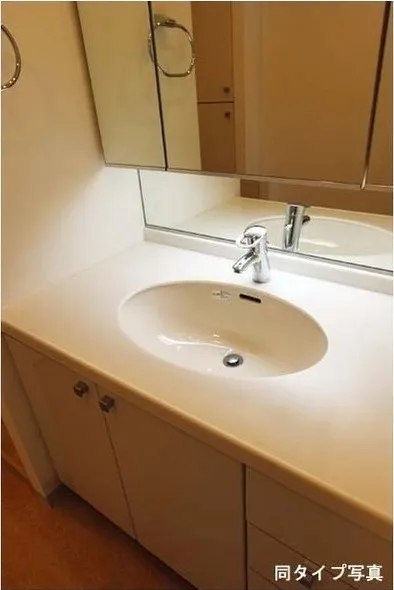 Comforia Honkomagome - Interior - ["Bathroom sink", "Sink", "Property"]