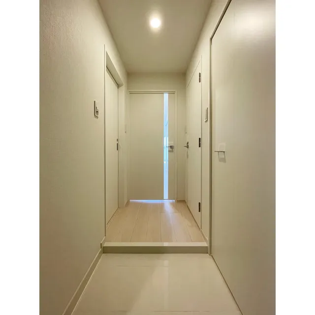 Comforia Live Sugamo - Interior - ["Building", "Door", "Fixture"]