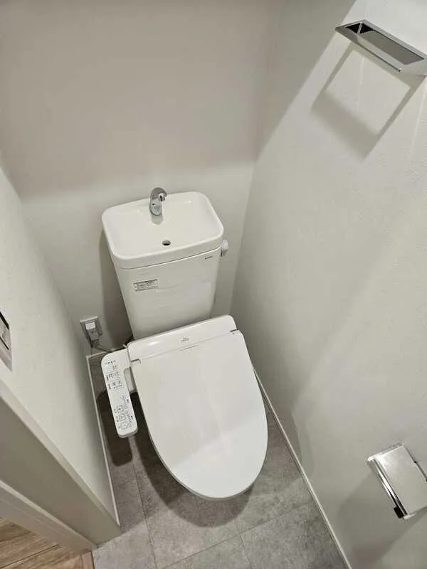 GRADUS Kasai - Interior - ["Toilet seat", "Toilet", "Plumbing fixture"]