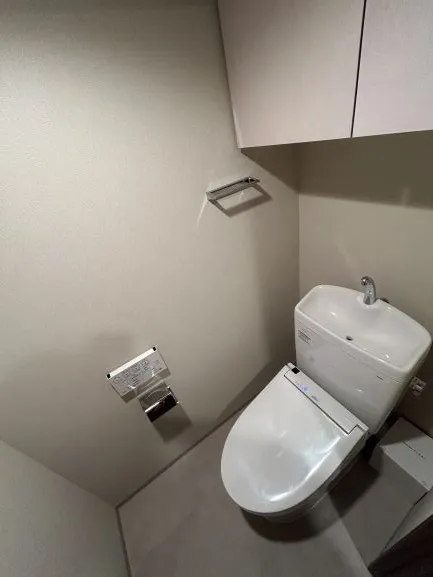 Lefon Progres Tawaramachi - Interior - ["Toilet seat", "Toilet", "Plumbing fixture"]