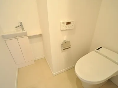 Lieto Court Arc Tower - Interior - ["Toilet seat", "Plumbing fixture", "Bathroom"]
