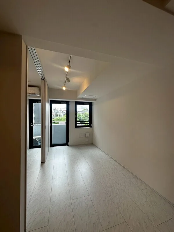 Lumique Omori - Interior - ["Flooring", "Ceiling", "Floor"]