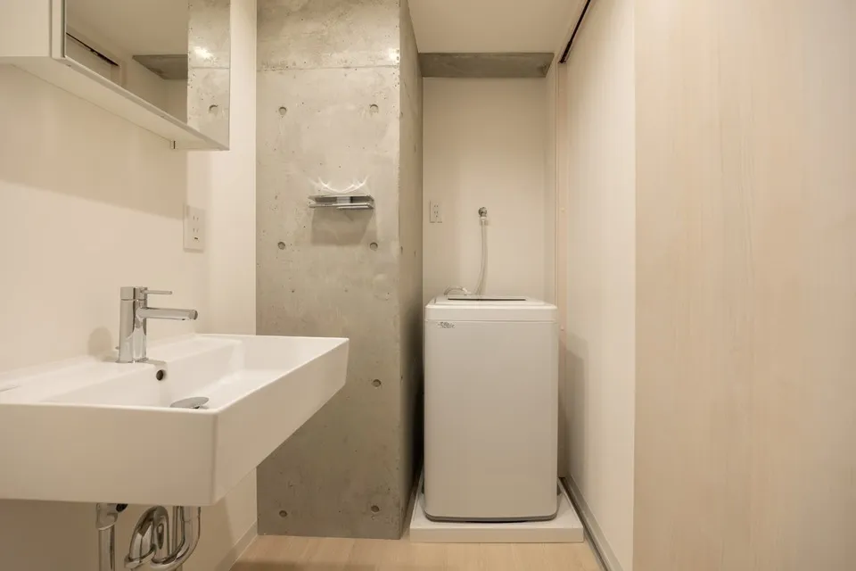 Hmlet Shinjuku Kawadacho - Interior - ["Wall", "Plumbing fixture", "Flooring"]