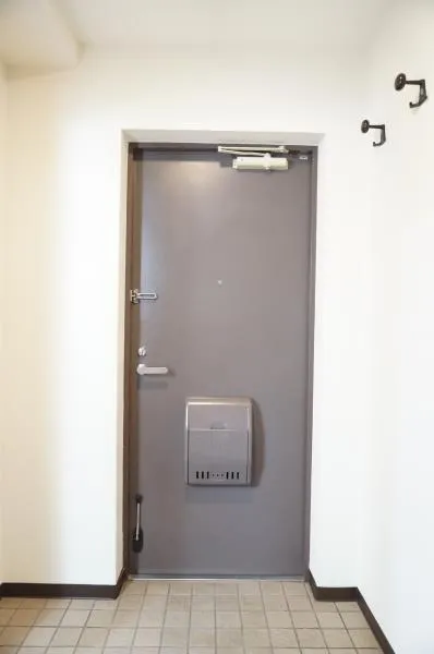 Heimrose - Interior - ["Door", "Grey", "Door handle"]
