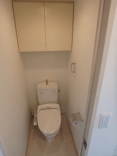 Primal Sangenjaya - Interior - ["Toilet seat", "Flooring", "Plumbing fixture"]