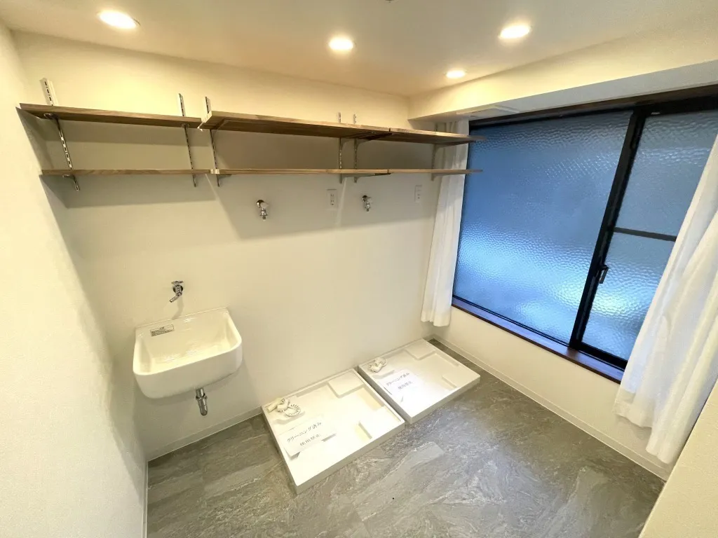 Jingumae House B1F, 1F