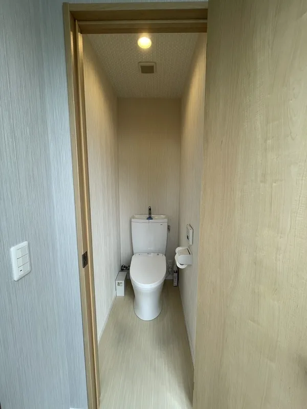 Ginza Building - Interior - ["Toilet seat", "Toilet", "Flooring"]