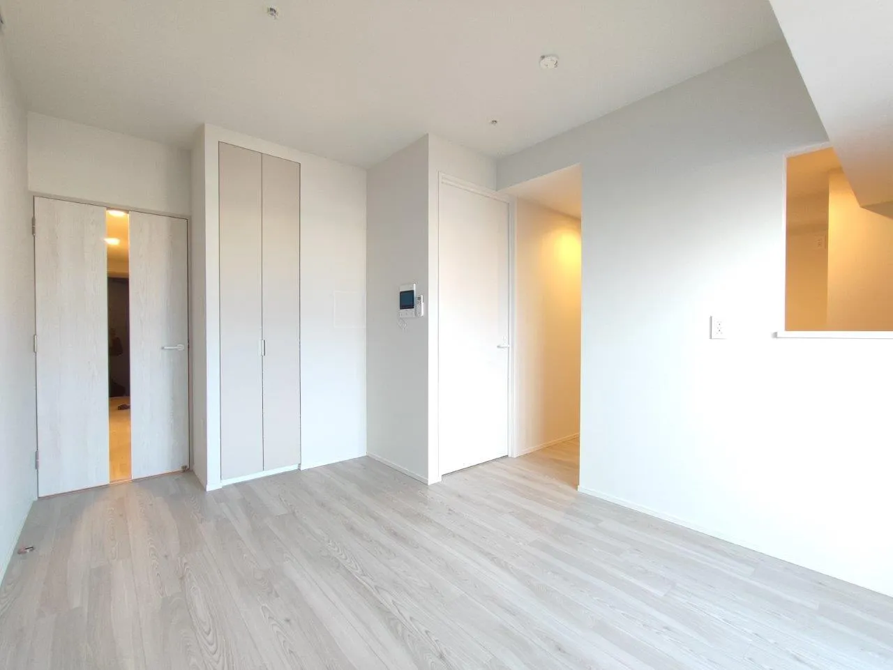 Cross Residence Takadanobaba - Interior - ["Building", "Wood", "Hall"]