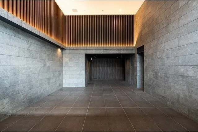 Due Machiya - Exterior - ["Rectangle", "Fixture", "Flooring"]