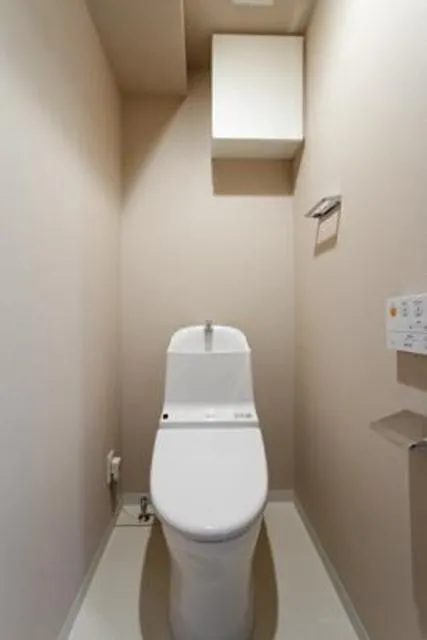 Gardenier Kinuta WEST - Interior - ["Toilet", "Bathroom", "Toilet seat"]