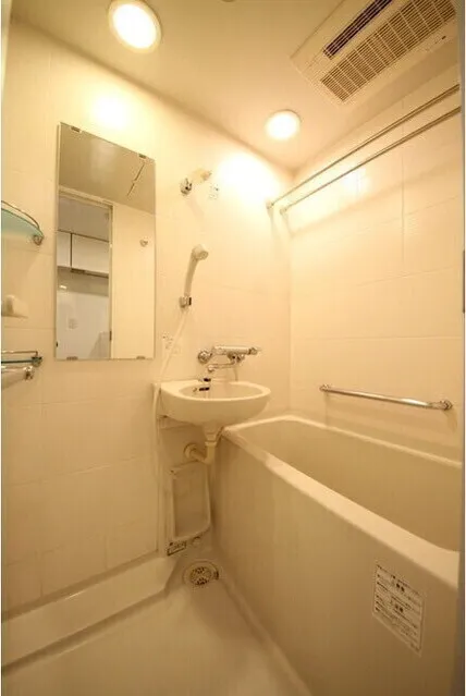 Grand Suite Ginza Resty Monarch - Interior - ["Mirror", "Tap", "Plumbing fixture"]