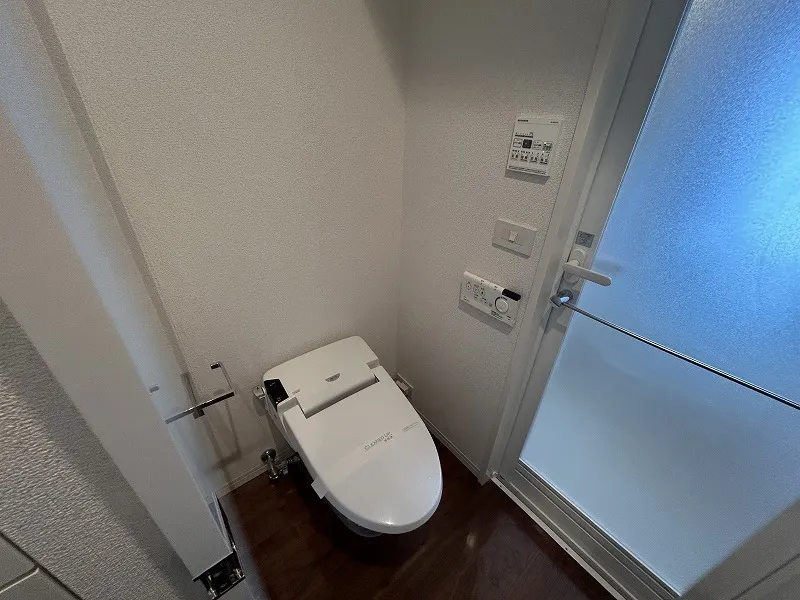 Arden Shiba Park - Interior - ["Plumbing fixture", "Flooring", "Bathroom"]