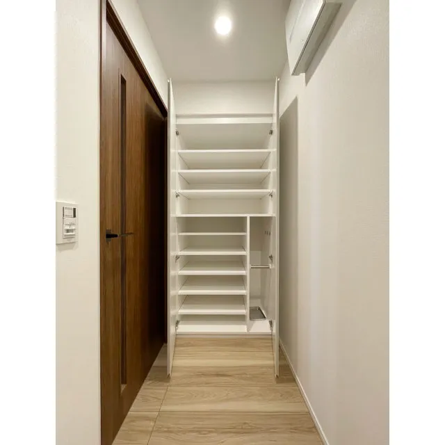 Azur Terrace Monzennakacho - Interior - ["Building", "Door", "Fixture"]