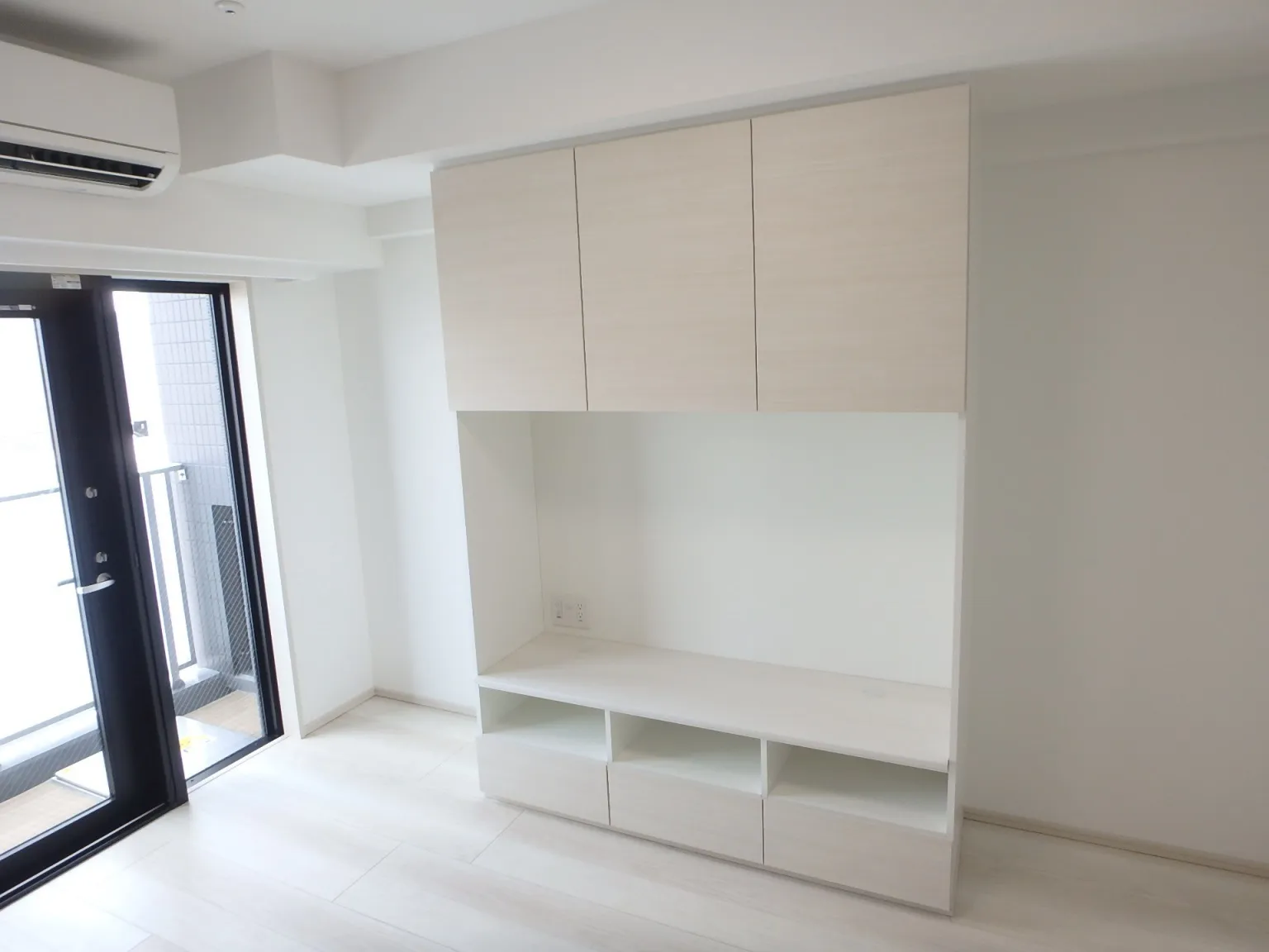 Orchid Residence Ueno - Interior - ["Furniture", "Wood", "Fixture"]