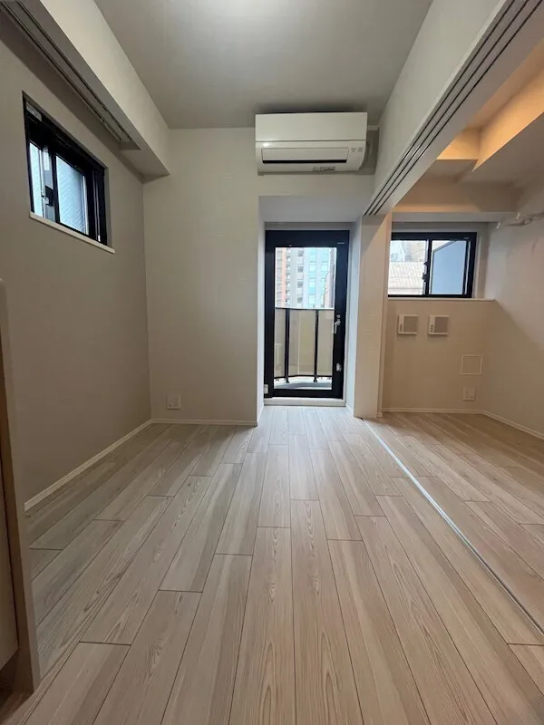 Cross Residence Kanda Jinbocho - Interior - ["Building", "Property", "Window"]