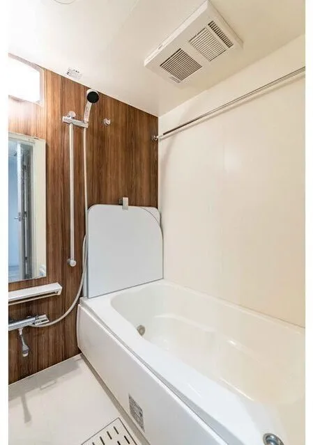 LUMIEC HONCHO EAST - Interior - ["Plumbing fixture", "Bathroom", "Flooring"]
