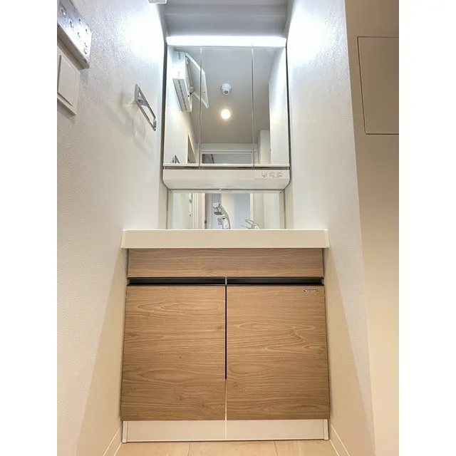 Abity Shimokitazawa - Interior - ["Cabinetry", "Mirror", "Wood"]