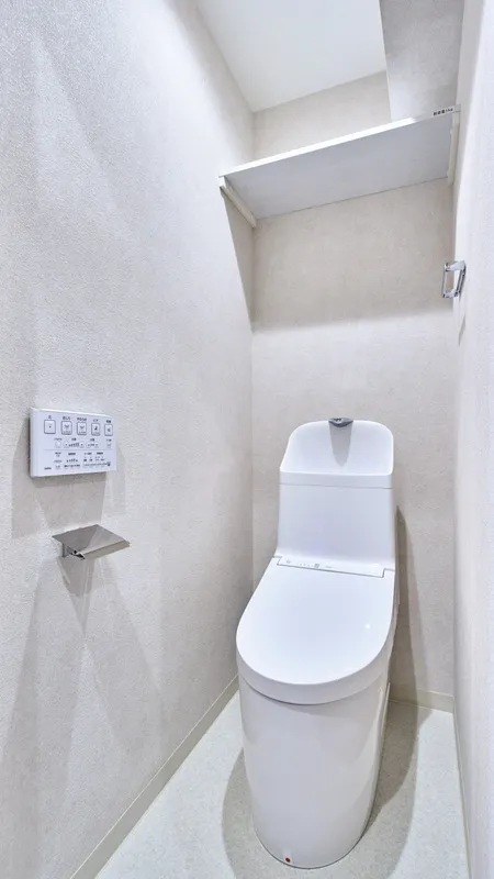 Weave Base - Omori - Interior - ["Toilet seat", "Flooring", "Toilet"]