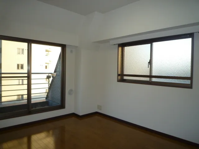 Lapole Mita - Interior - ["Wood", "Flooring", "Ceiling"]