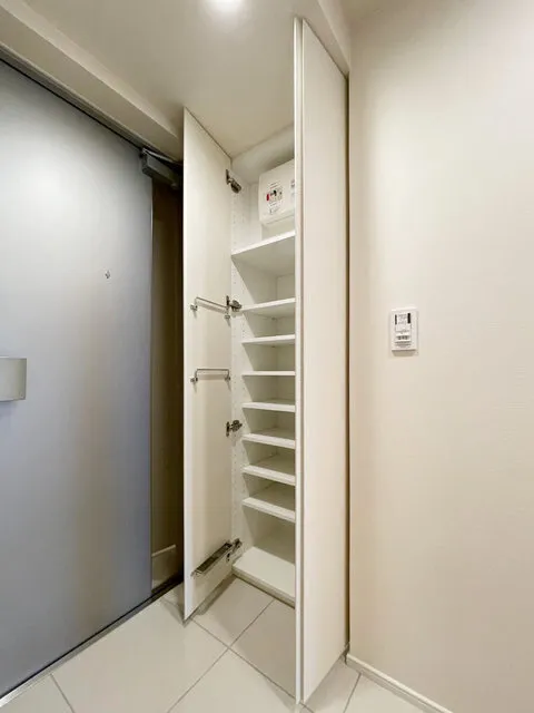 Orchid Residence Togoshi Park - Interior - ["Fixture", "Door", "Building"]