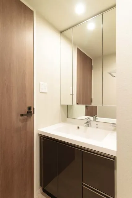 Seresa Higashi Nihombashi - Interior - ["Brown", "Mirror", "Tap"]