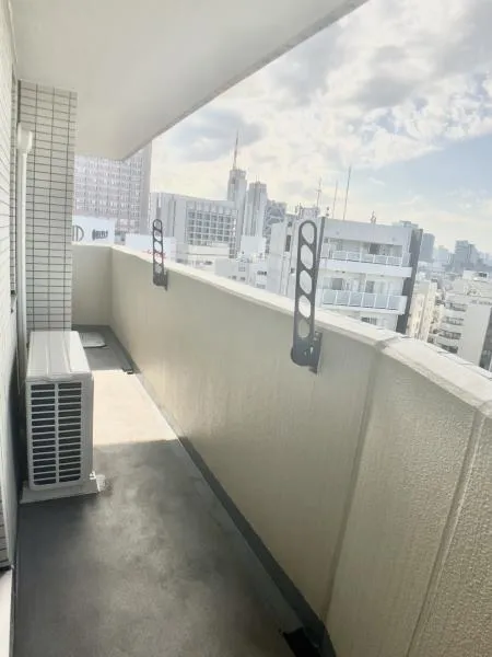 Stage Grande Hongo - Interior - ["Cloud", "Building", "Fixture"]