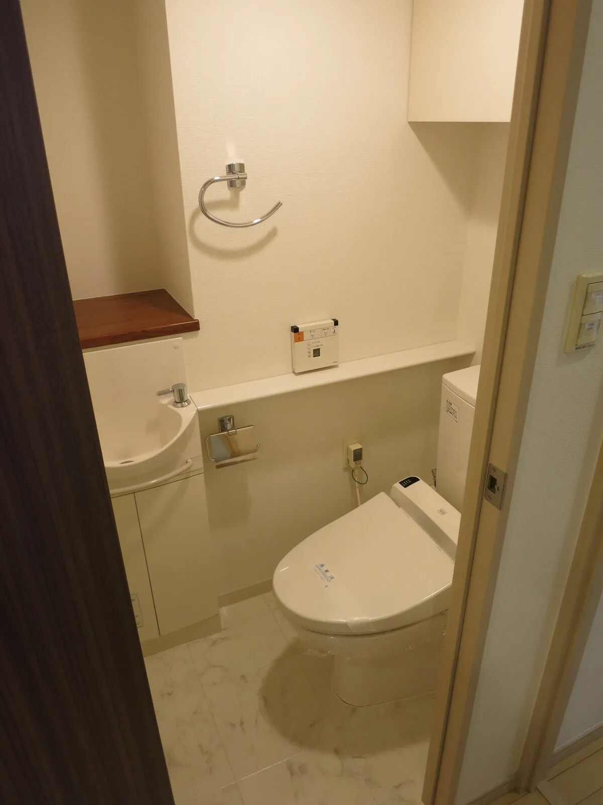 Doue Ginza East I - Interior - ["Brown", "Bathroom sink", "Plumbing fixture"]