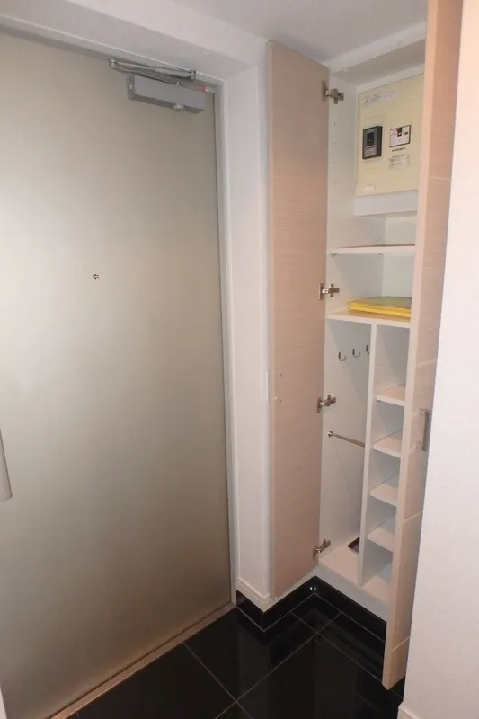 Cross Residence Kamata - Interior - ["Wood", "Flooring", "Interior design"]