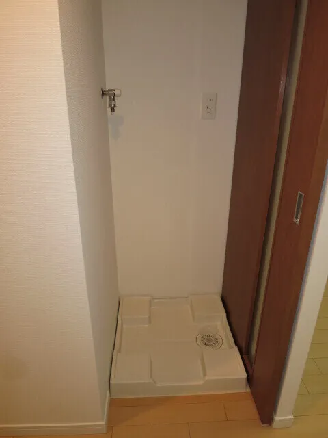 KDX Residence Higashi Shinjuku - Interior - ["Wood", "Flooring", "Floor"]