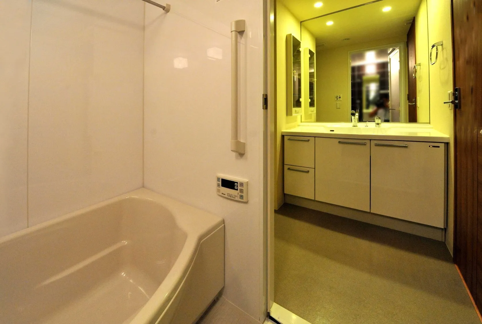 Esty Maison Toyosu Residence - Interior - ["Wall", "Bathroom", "Plumbing fixture"]