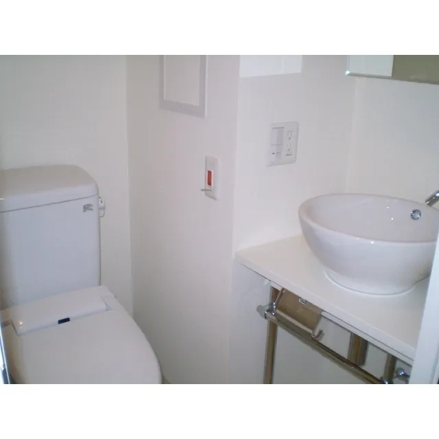 Comforia Kasuga Tomisaka - Interior - ["Property", "Sink", "Building"]