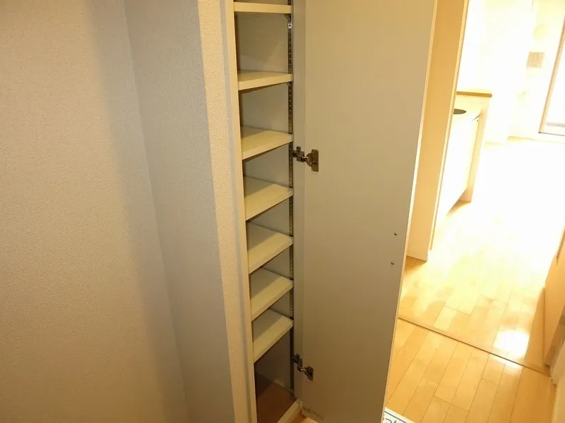Esty Maison Oshima - Interior - ["Wood", "Flooring", "Shelving"]