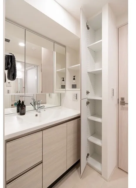 Comforia Takenotsuka East - Interior - ["Cabinetry", "Interior design", "Flooring"]