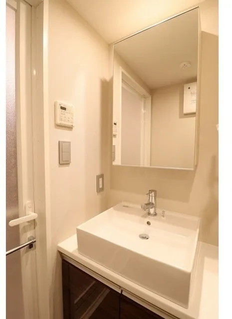 Well Square Ism Ebisu - Interior - ["Bathroom Sink", "Plumbing fixture", "Flooring"]
