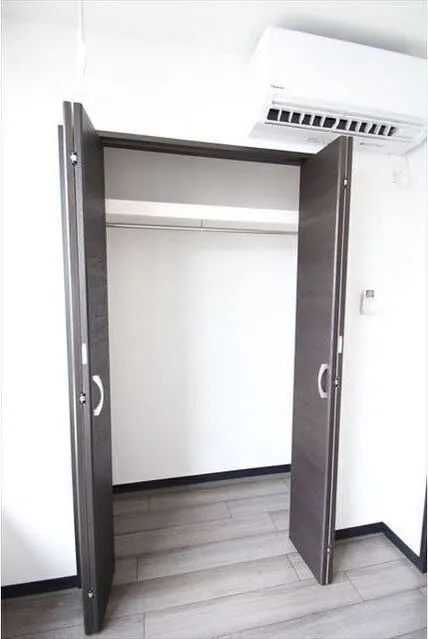 Composite Nogata - Interior - ["Handle", "Fixture", "Rectangle"]