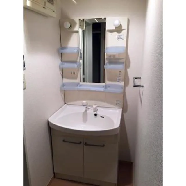 Belle Maison (3 Floor Maisonette) - Interior - Washbasin