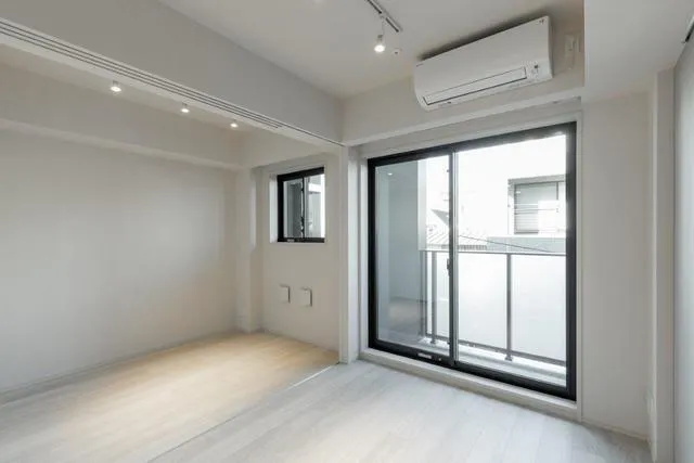 Ipse Kagurazaka - Interior - ["Window", "Building", "Fixture"]