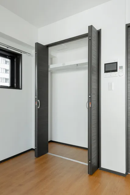 Gransite Bunkyo Yushima - Interior - ["Wood", "Flooring", "Door"]