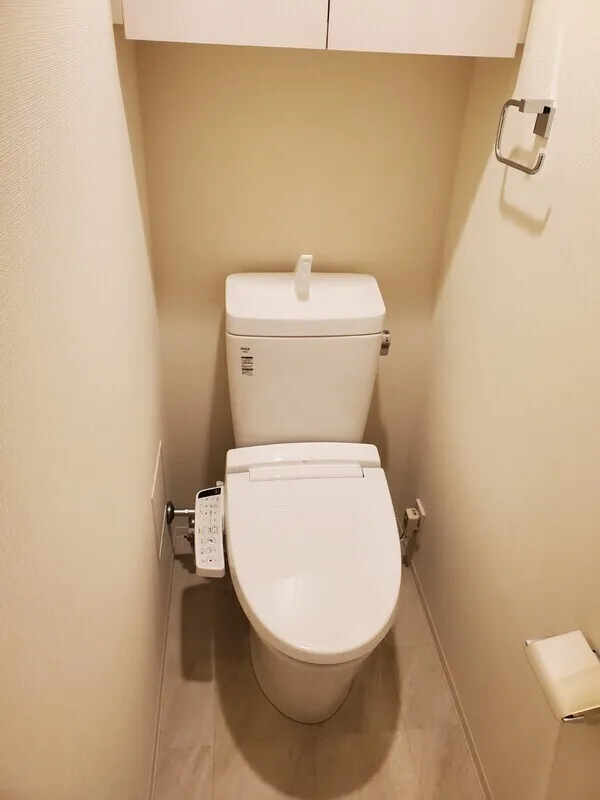 KI-LIGHT KINSHICHO - Interior - ["Toilet seat", "Toilet", "Plumbing fixture"]