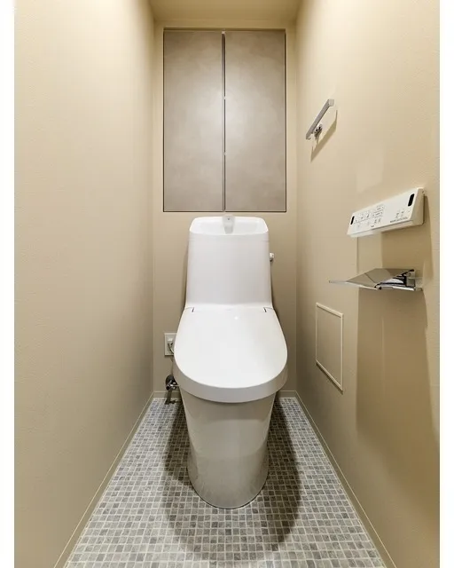 Baus Flats Kuramae - Interior - ["Toilet seat", "Toilet", "Flooring"]