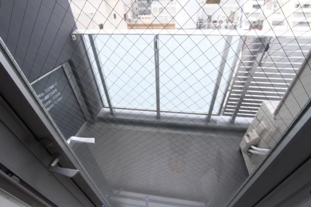 Proud Flat Mitsukoshimae - Interior - ["Composite material", "Mesh", "Glass"]